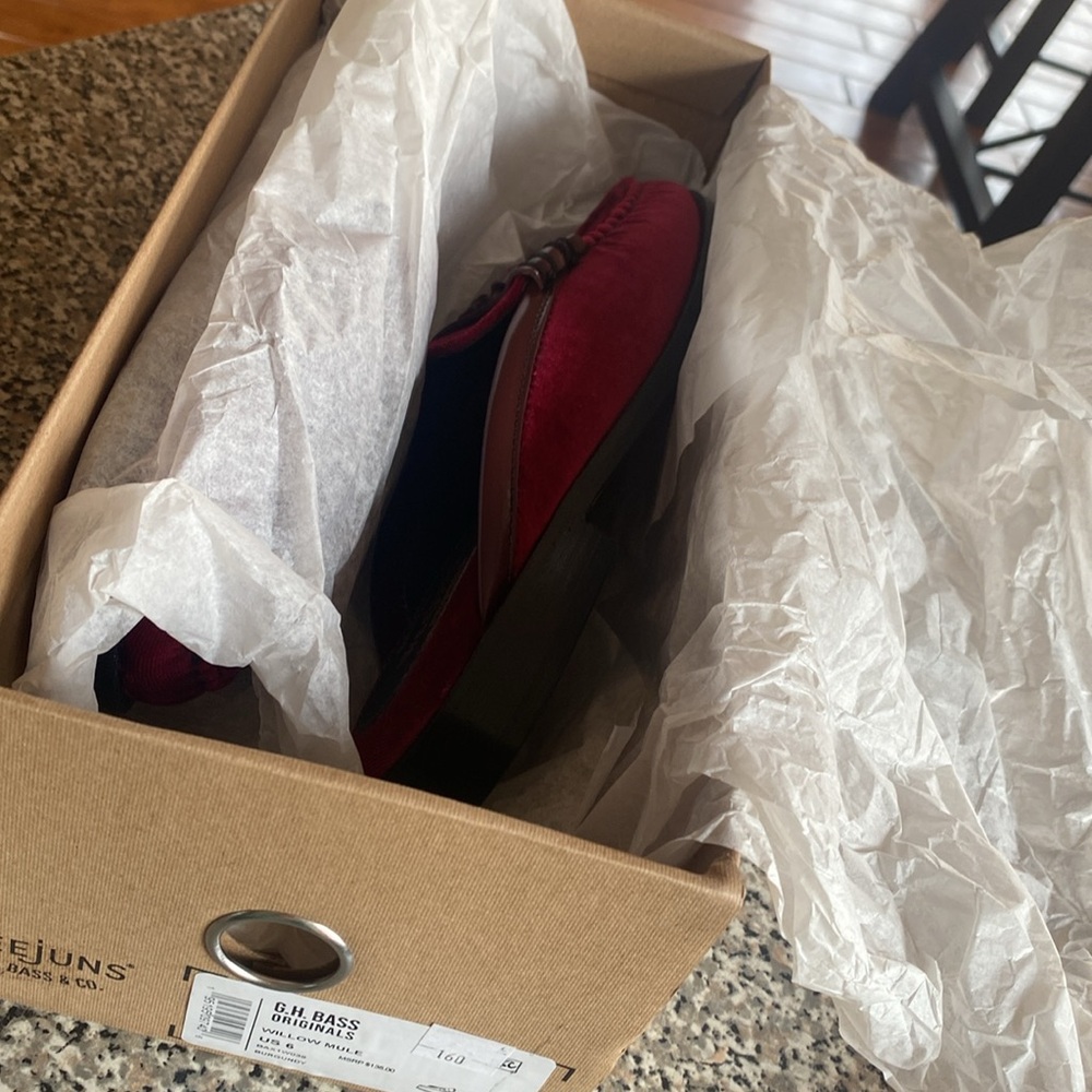 NWT WEEjun burgundy Mules - Picture 13 of 13